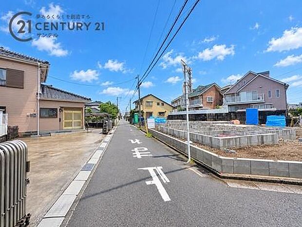 前面道路から撮影した現地写真です。