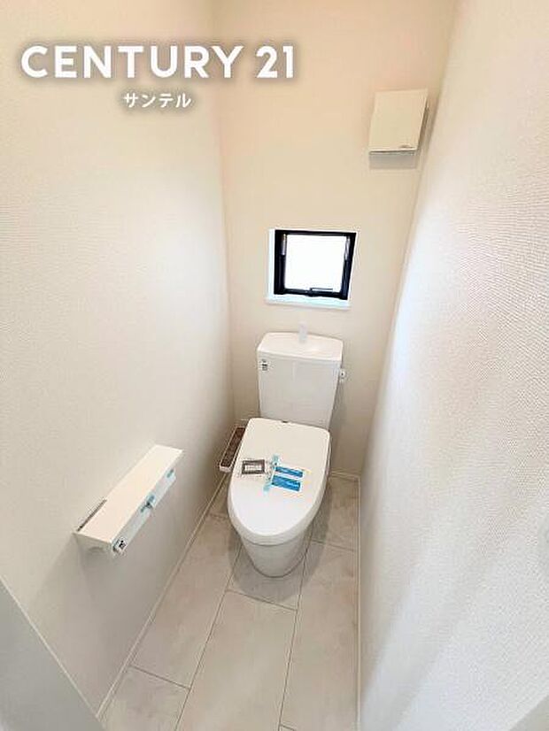 トイレは1階と2階の計2ヵ所完備しております!換気のできる小窓あり(^^♪