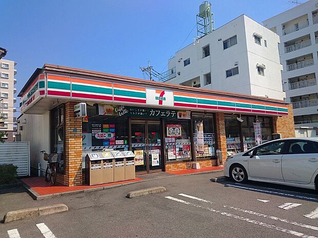 セブンイレブン宮崎橘通東5丁目店まで323m