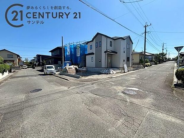 前面道路から撮影した現地写真です。