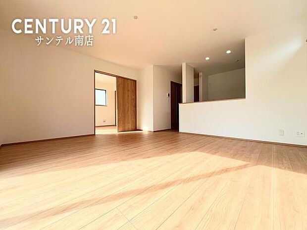 (同仕様写真)リビング※モデル写真でございます。色や配置の相違がある場合がございます。