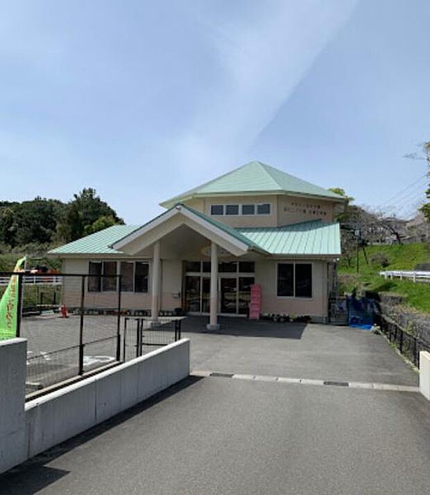 認定こども園本郷幼稚園まで1117m