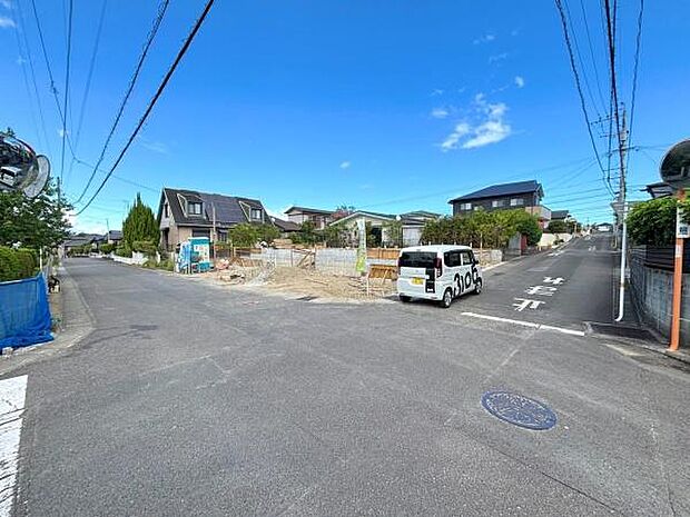 前面道路から撮影した現地写真です。