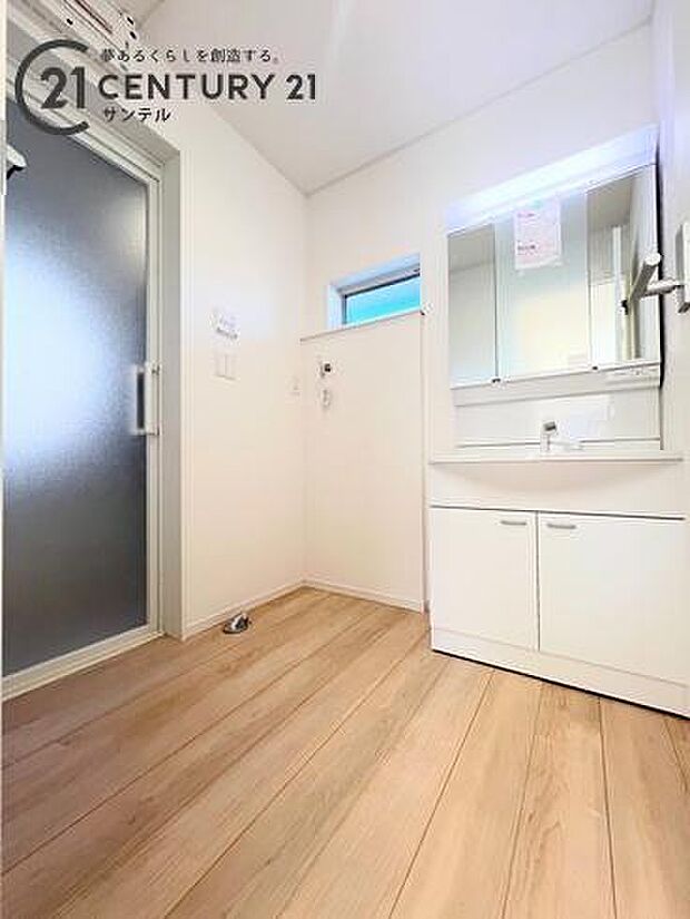 (同仕様写真)洗面台※モデル写真でございます。色や配置の相違がある場合がございます。