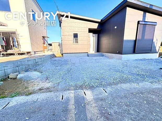 お車2台駐車可能です♪(車種によります)