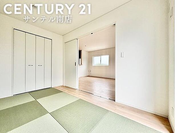 リビング横の和室です!リビングに隣接しているので普段は解放し、ご来客の際は客間として利用できます(^^♪