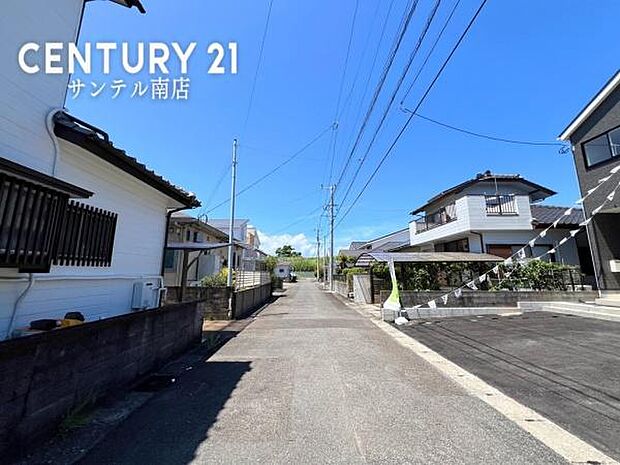 南側前面道路です♪