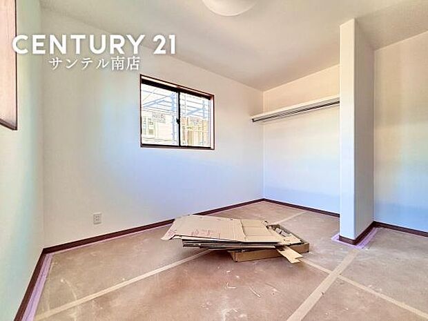 子供部屋にいかがでしょうか♪趣味部屋やワークスペースにも(^^♪風通し良好です(^^♪クローゼット収納です!