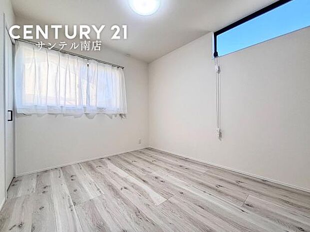 子供部屋にいかがでしょうか♪趣味部屋やワークスペースにも(^^♪風通し良好です(^^♪クローゼット収納です!