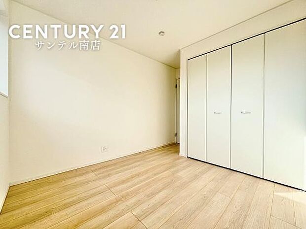 子供部屋にいかがでしょうか♪趣味部屋やワークスペースにも(^^♪風通し良好です(^^♪クローゼット収納です!