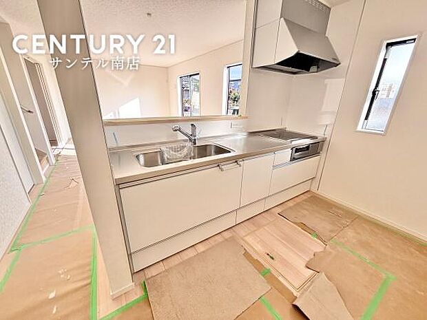 (キッチン)人気のカウンターキッチン。家具の配置がしやすく、ご家族とのコミュニケーションがとりやすい仕様です。