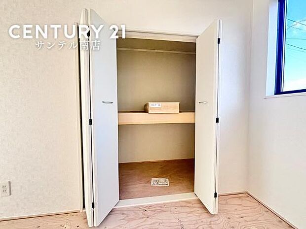 和室にも収納スペースが付いておりますので、お客様用のお布団や、お子様のおもちゃも入れられます♪