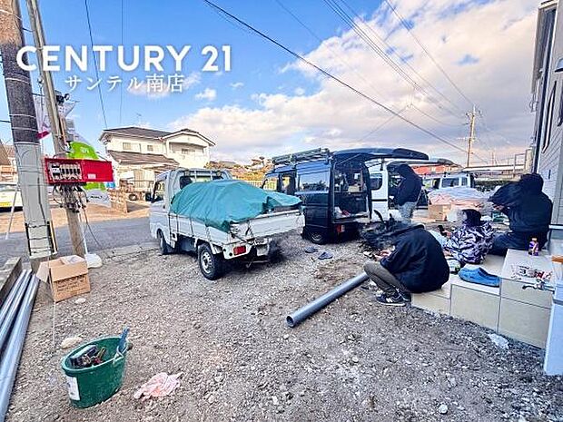 駐車場は4台駐車可能!※車種による。スペースも広く駐車が苦手な方でも楽に駐車可能です(^^♪