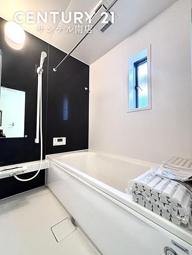 (同仕様写真)同仕様の浴室です！足を伸ばせる浴槽で、一日の疲れを癒せます♪浴室乾燥、暖房、涼風、換気機能付き。小窓も完備しております！