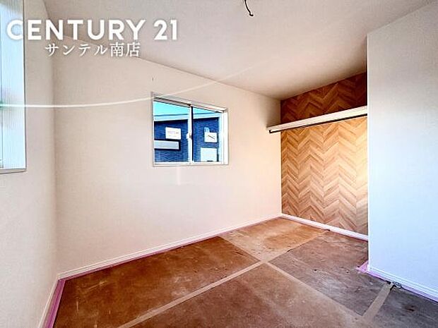 5.5帖の洋室です。オープン収納なので用途に合わせて使用できます。