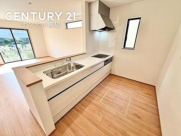 IHクッキングヒーター付きのキッチン。