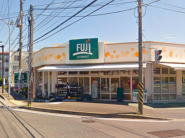 FUJI鵠沼藤が谷店まで1462m、国道467号線の「片瀬山入口」交差点にあるスーパー。夜0時まで営業しています。