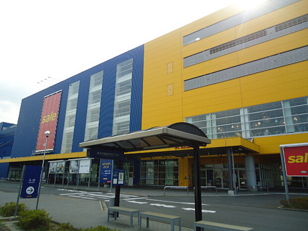 IKEA港北店まで863m、スウェーデン発の家具・インテリアのお店です。豊富な品揃えとリーズナブルな価格、スタイリッシュなデザインで人気です。