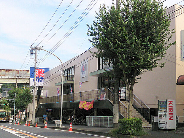 クリエイト横浜六ツ川店まで603m、食品や飲料品も多数取り揃えた便利なドラッグストアです