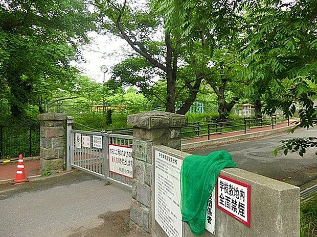 横須賀市立鴨居小学校まで675m