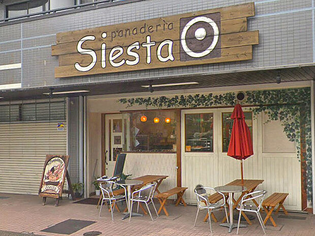 パナデリア シエスタまで481m、こどもの国駅から徒歩5分ほどの所にあるベーカリー。小さなお店ながら地元外にも評判で、お客の絶えない人気店です。