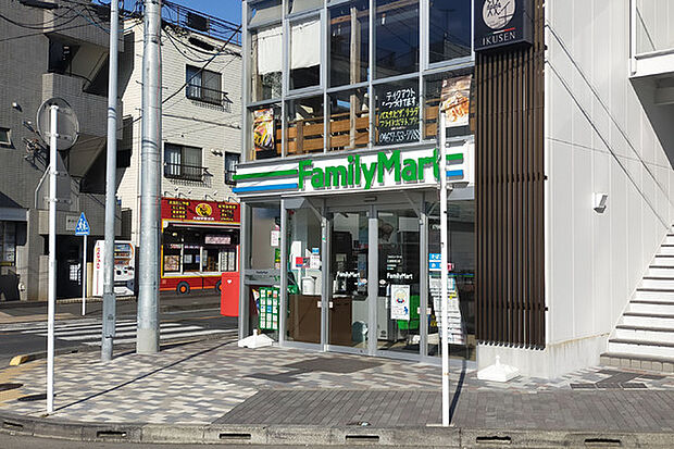 ファミリーマート 辻堂駅西口店まで1015m