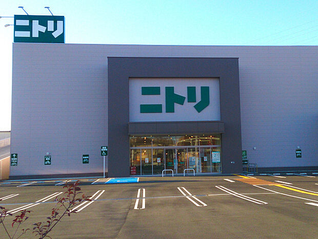 ニトリ大船店まで1532m、豊富な品揃えとリーズナブルな価格設定で人気の家具・インテリア店。生活雑貨・家電も取り扱っています。