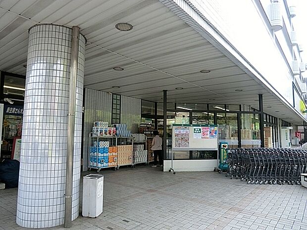 いなげや横浜桂台店まで407m、閑静な住宅街の中にあるスーパー。夜22時まで営業しています。