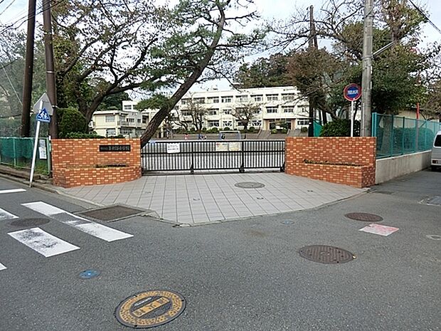横浜市立釜利谷小学校まで171m