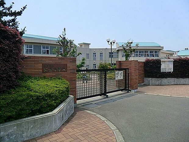 藤沢市立六会小学校まで1381m