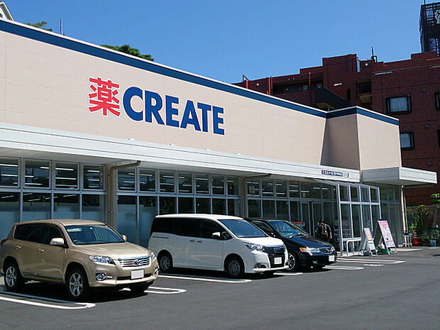 クリエイト磯子岡村店まで505m、精肉や野菜なども取り揃えたお買物便利なドラッグストアです!