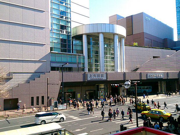 「上大岡」駅まで1043m、京急線の快特停車駅で、横浜ブルーラインの快速停車駅です。京急線快特利用なら横浜まで1駅9分・品川まで26分です!