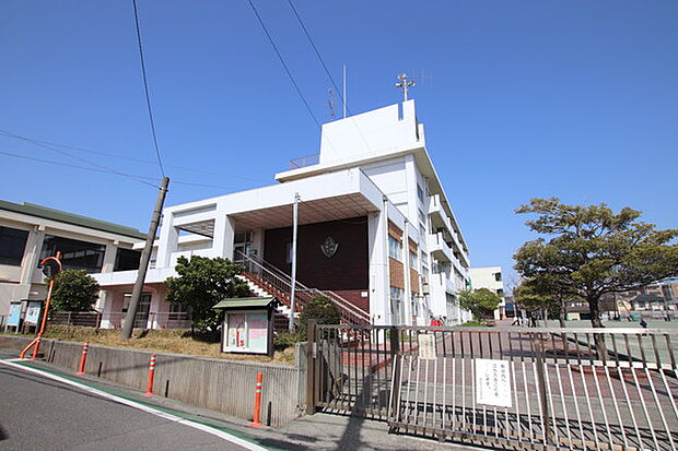 鎌倉市立腰越中学校まで694m