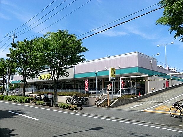 いなげや横浜西が岡店まで612m、西が丘公園の隣りにあるスーパー。駐車場完備で夜21時まで営業しています。
