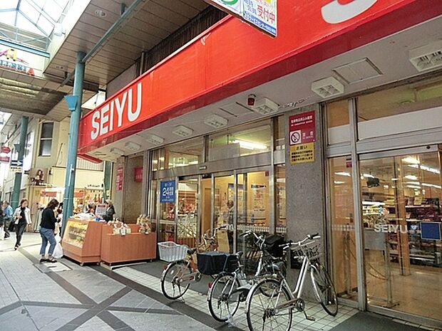 西友衣笠店まで346m、衣笠駅すぐのスーパー。24時間営業だから仕事帰りなど、遅くなった時にもゆっくりお買いものが出来て便利です。