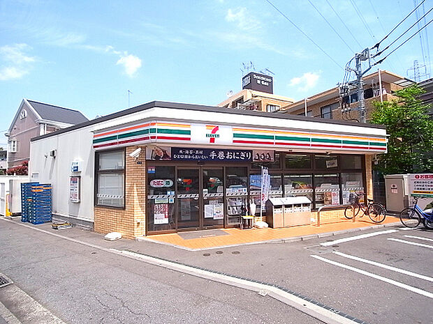 セブンイレブン横浜北寺尾7丁目店まで1286m、コンビニもあって便利です