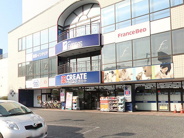 クリエイト鎌倉大船店まで449m、薬や雑貨のほか、精肉や野菜などの食品や飲料も取り扱った便利なドラッグストアです！