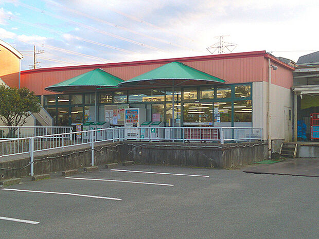 ユーコープ野庭店まで655m、閑静な住宅街の中にあるスーパー。駐車場もあります。