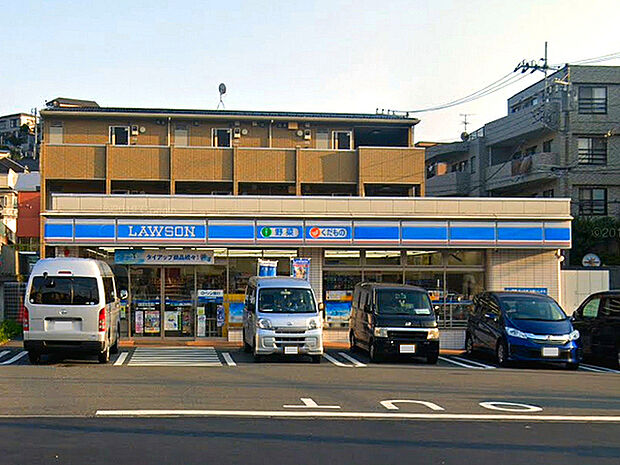 ローソン駒岡一丁目店まで1252m、環状2号線沿いにあるコンビニ。駐車場も広く便利です。