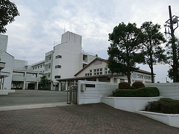 横浜市立庄戸中学校まで679m