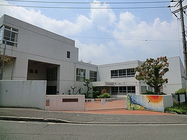 川崎市立真福寺小学校まで510m