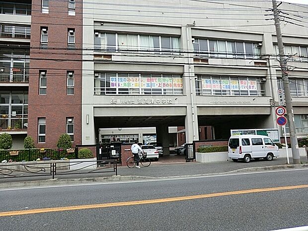 川崎市立東高津中学校まで719m