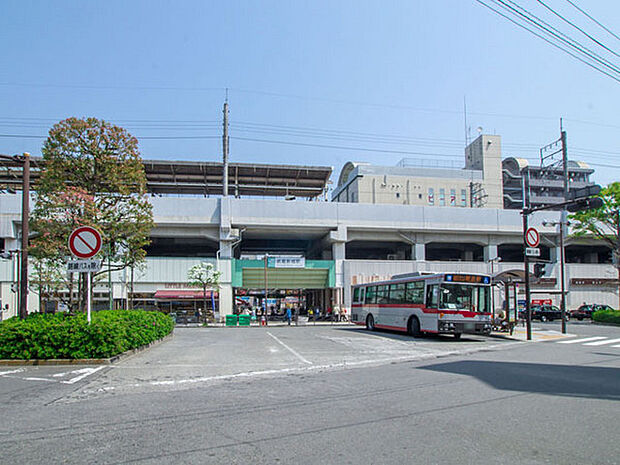 JR南武線「武蔵新城」駅まで381m、人気の溝の口のお隣。駅周辺にはスーパー・商店街・総合病院等が揃って利便性とても良好なエリアです!