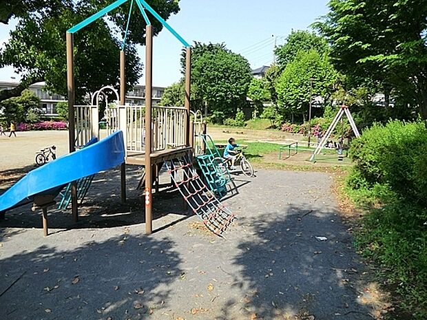 小机町第三公園まで435m