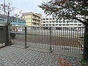 横浜市立鶴見小学校まで676m