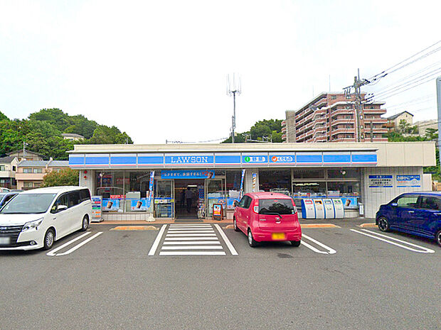 ローソン横浜上菅田町店まで312m、「山崎」バス停の近くにあるコンビニ。駐車場も広めです。