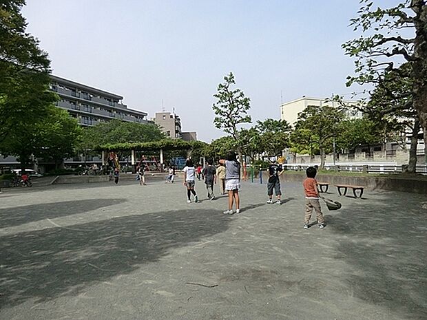 本牧元町東公園まで755m