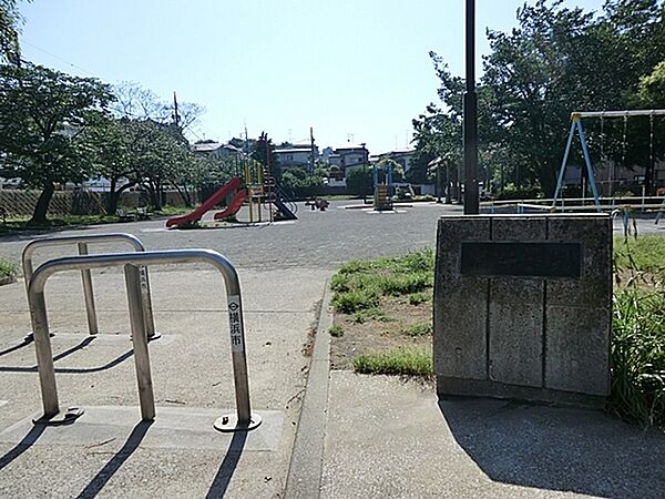 泉谷公園まで195m