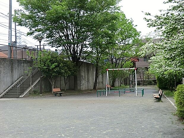 菊名三丁目第二公園まで1061m