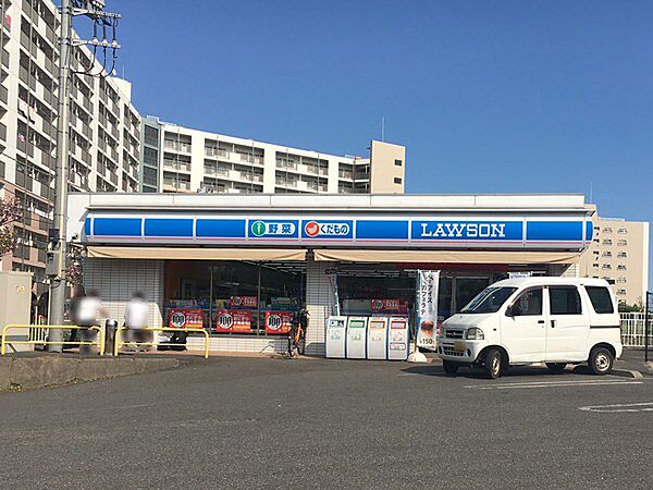 ローソンドリームバスターミナル前店まで2799m、コンビニもあって便利です